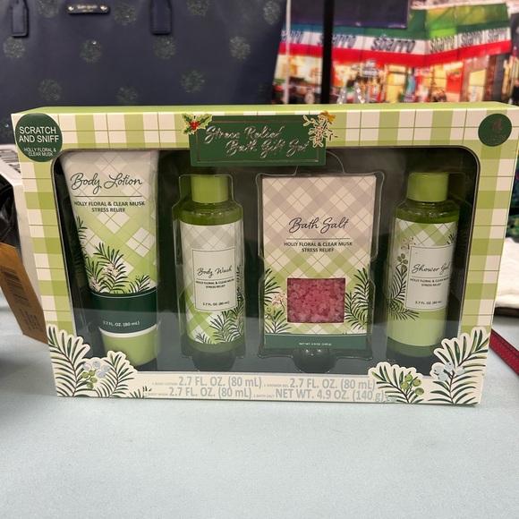 Other - Green Floral Body Care 4pc Gift Set-NIB!